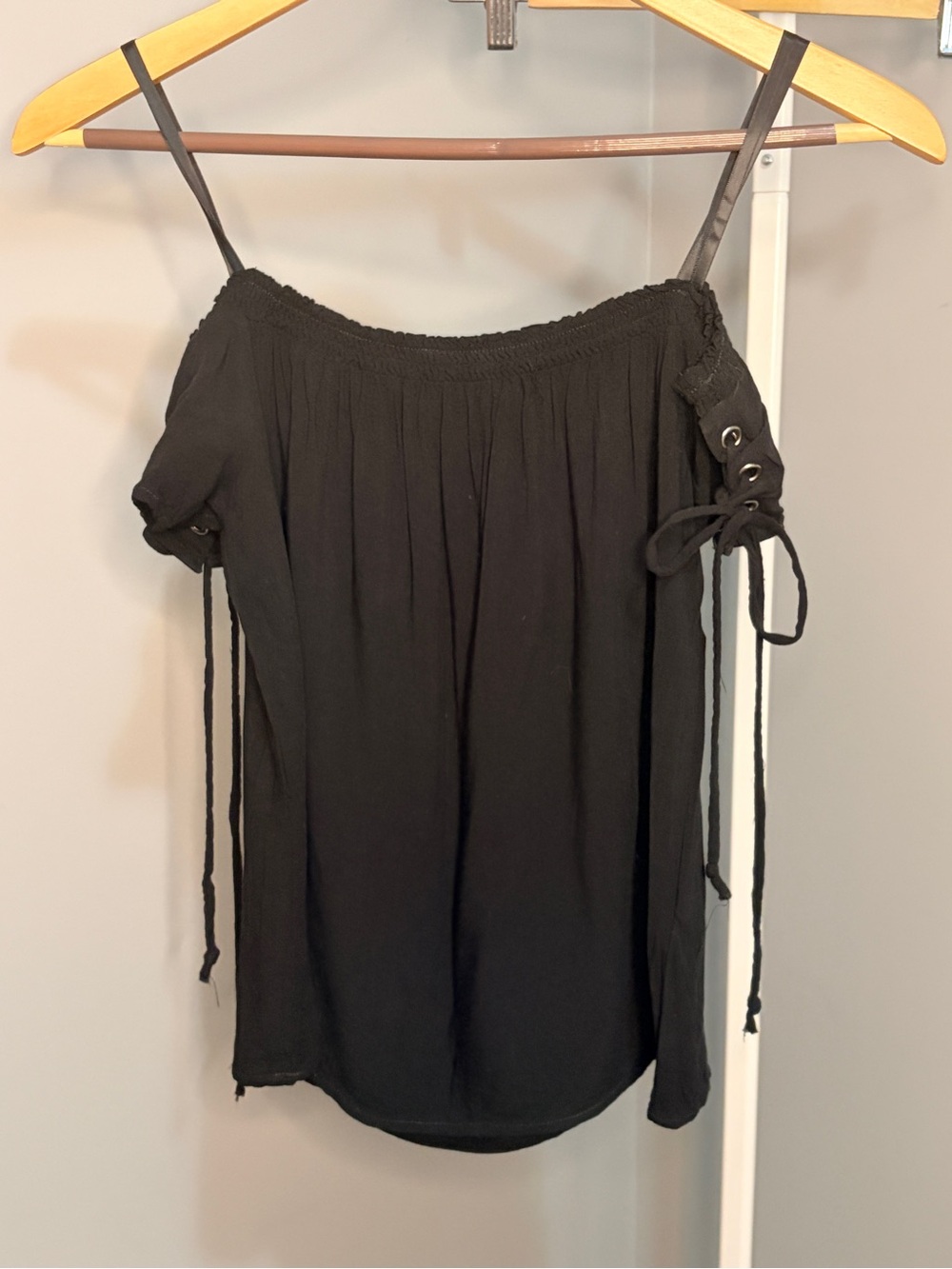 GUESS Los Angeles Black Off The Shoulder Lace Up Grommet Sleeve Blouse Top XS